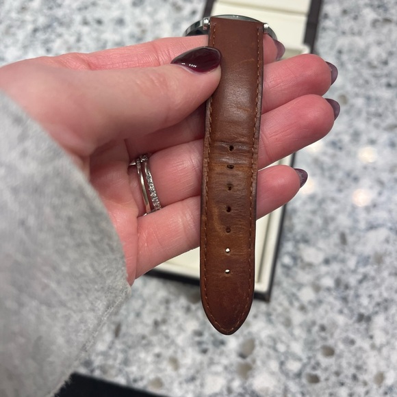 Daniel Wellington women’s leather watch 40mm - Picture 6 of 10